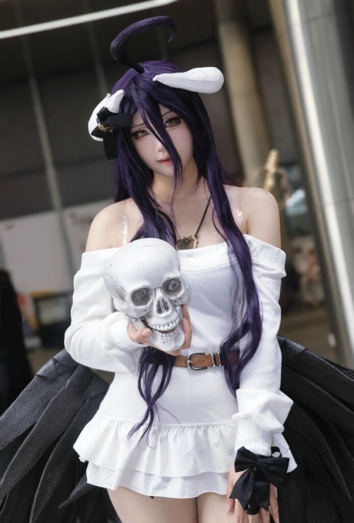 Bộ trang phục Albedo cosplay tỉ mỉ cùng vẻ đẹp ma mị