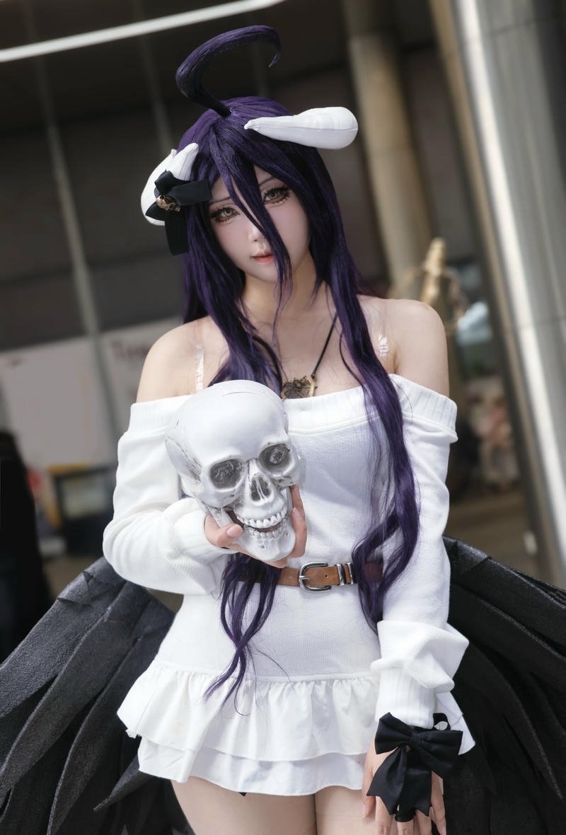 Bộ trang phục Albedo cosplay tỉ mỉ cùng vẻ đẹp ma mị