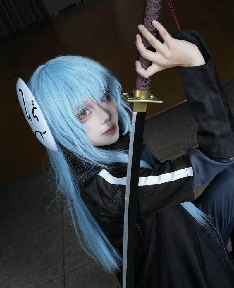 Bức Rimuru cosplay với ánh mắt hiền hòa tươi sáng