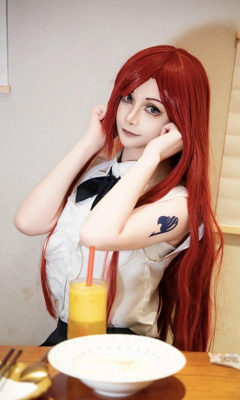 Bức ảnh cosplay Erza với ánh nhìn dứt khoát