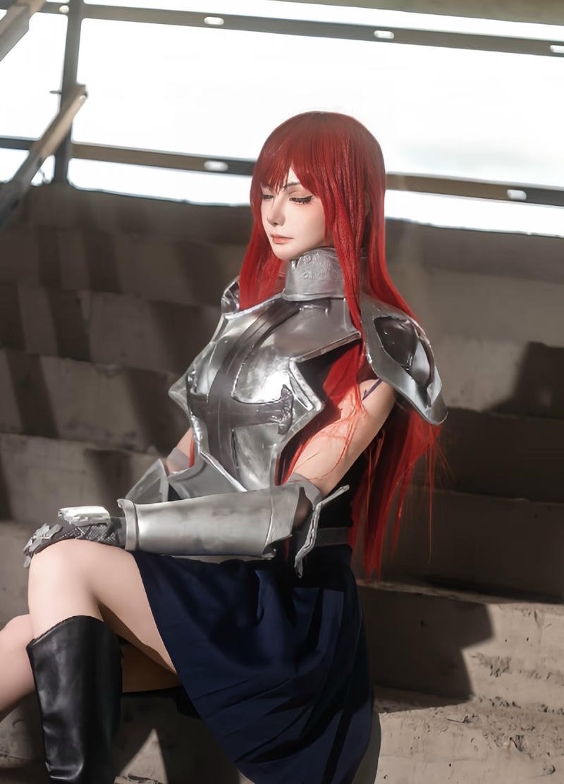 Bức ảnh cosplay Erza với ánh nhìn sắc nét