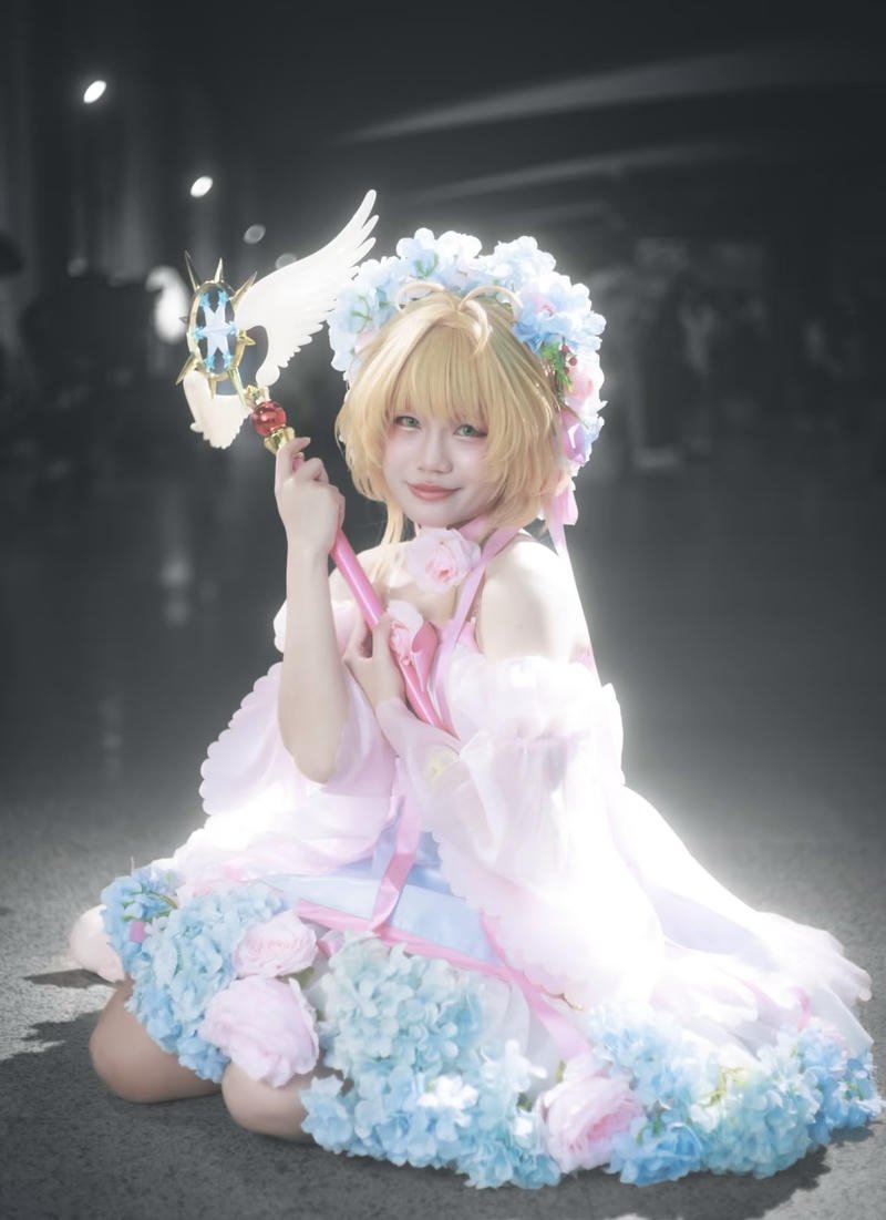 Bức ảnh cosplay Sakura với ánh mắt sáng nổi bật