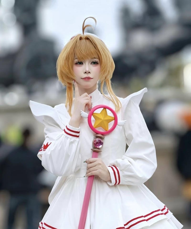Bức ảnh cosplay Sakura với biểu cảm thân thiện