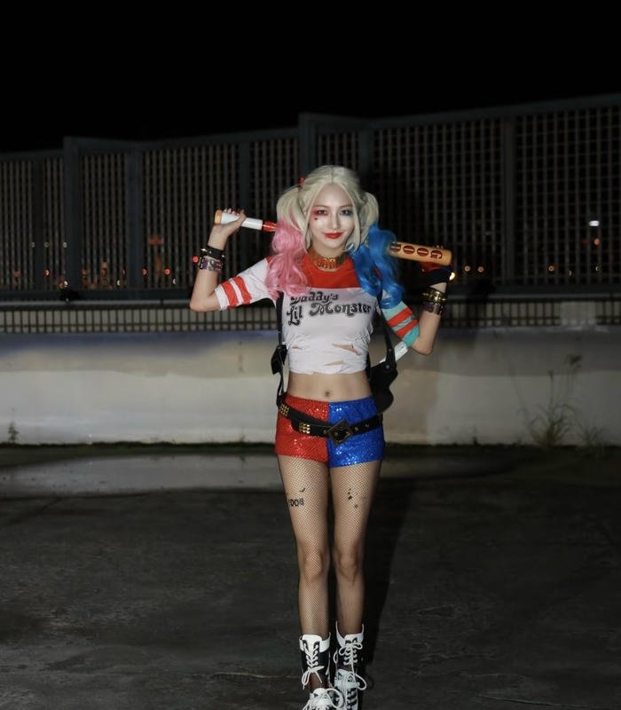 Bức ảnh harley quinn cosplay ánh mắt điên cuồng cuốn hút