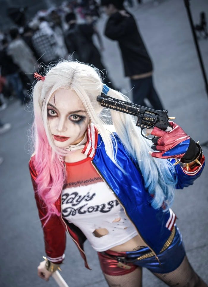 Bức ảnh harley quinn cosplay ánh nhìn tinh nghịch