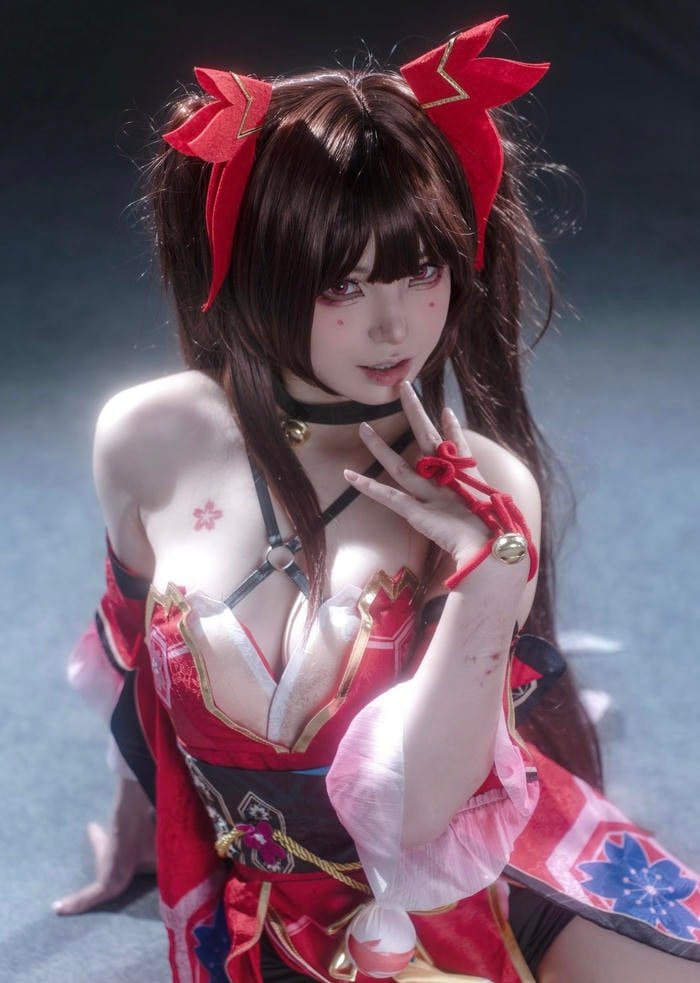 Bức ảnh sexy anime cosplay cho thấy sự đầu tư trang phục nổi bật