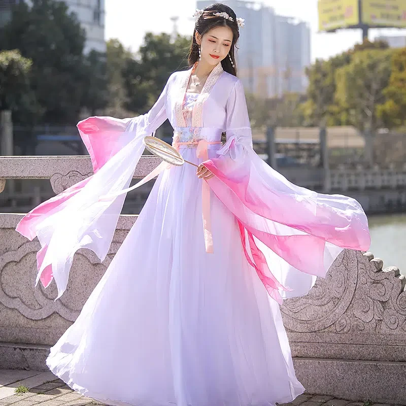 Cô gái cổ trang cởi đồ gợi tình cuốn hút
