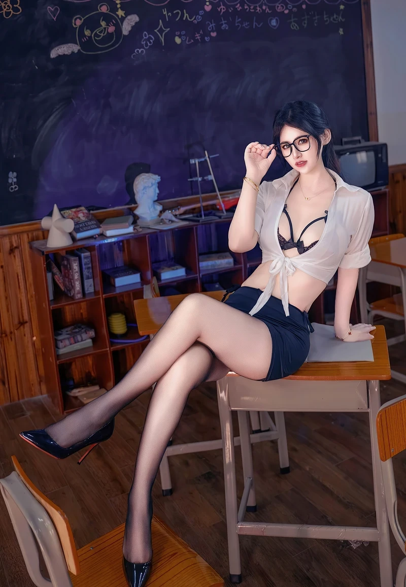 Cô giáo hình nude gợi tình nồng nhiệt