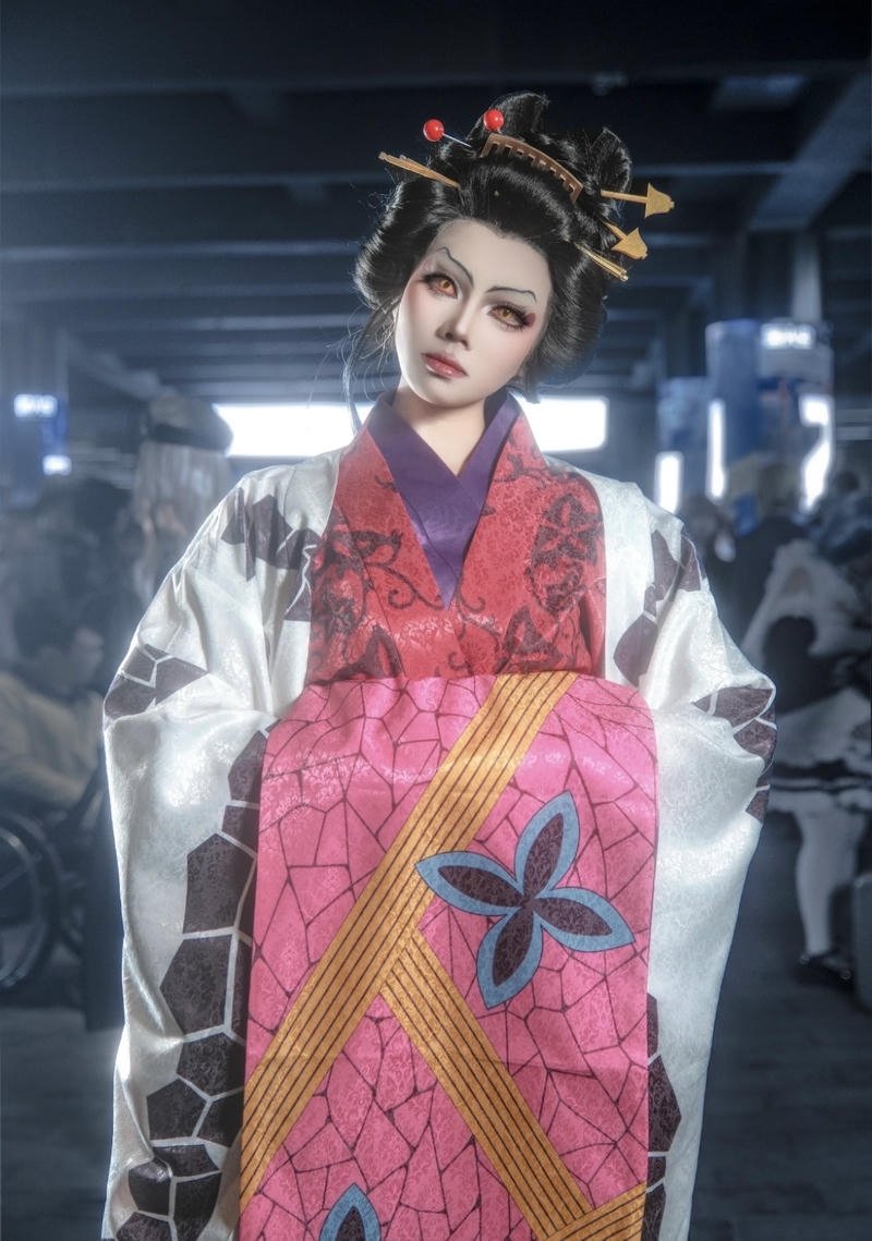 Cosplay Daki Demon Slayer mang vẻ đẹp ma quái