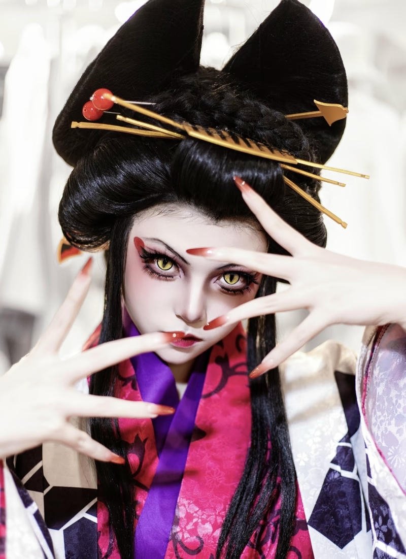 Cosplay Daki cùng ánh mắt sắc lạnh đầy uy lực