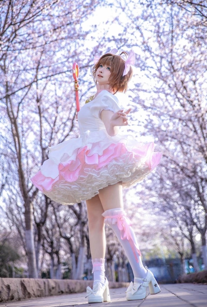 Cosplay Sakura với ánh mắt hiền nhẹ dễ mến