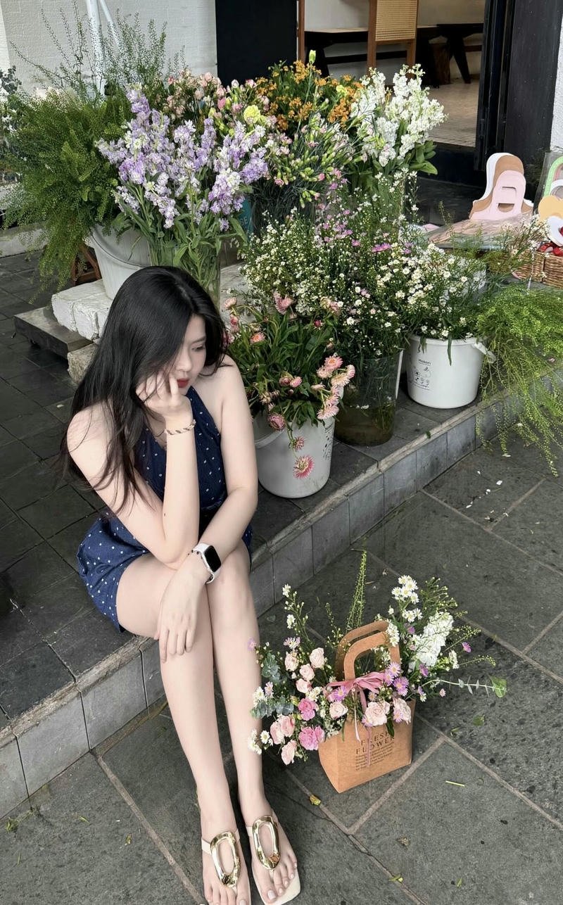 Gái 18 tuổi xinh khoe dáng hoàn hảo