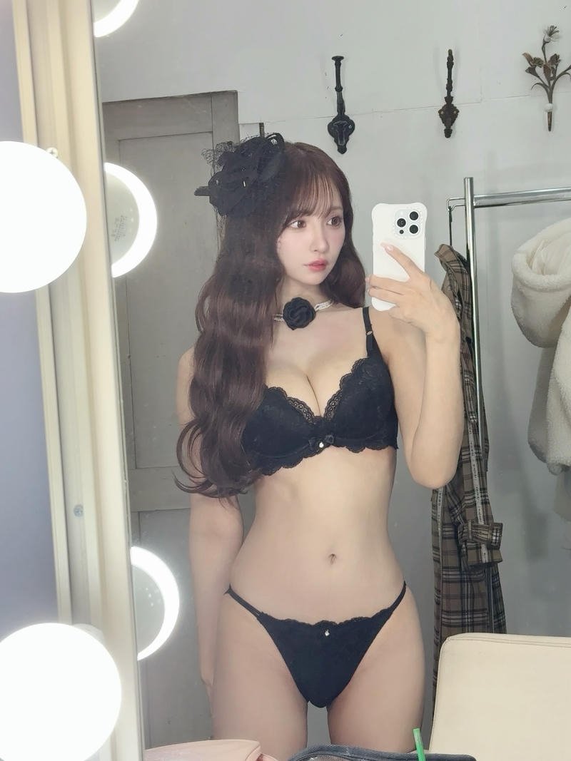 Gái nhật mặc bikini tự tin quyến rũ