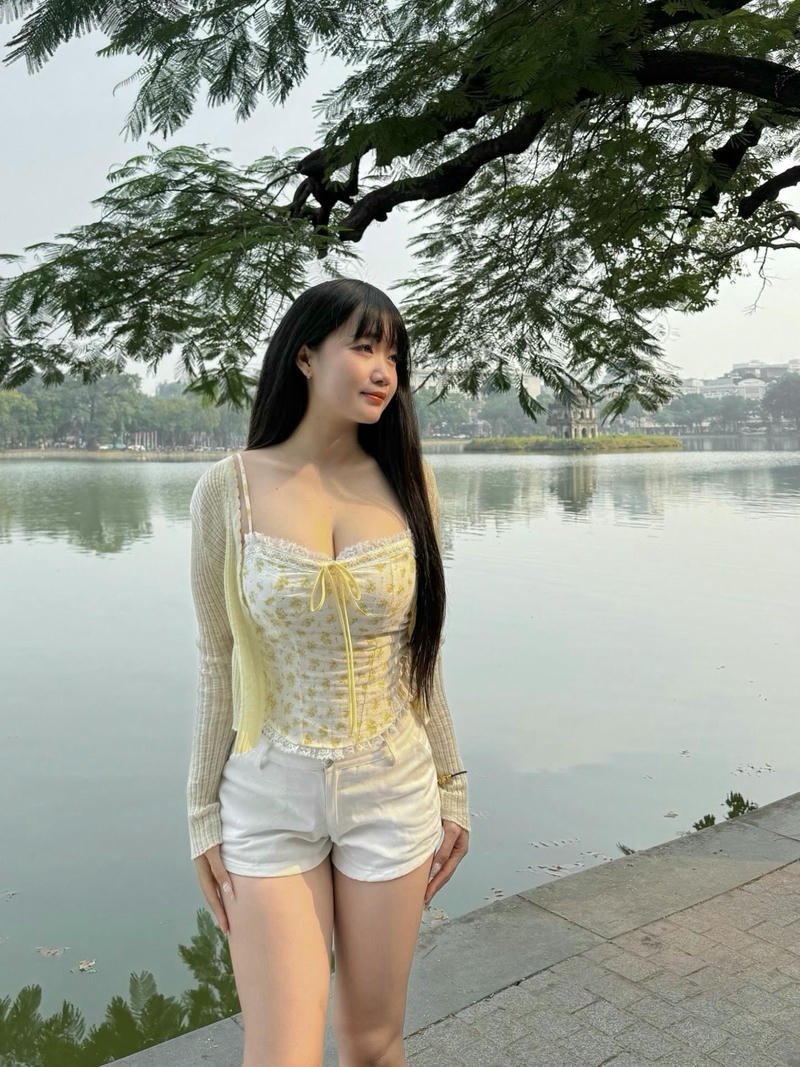 Gái xinh 18 tuổi gợi cảm mãnh liệt