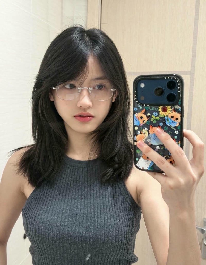 Gái xinh 18 tuổi quyến rũ bùng nổ