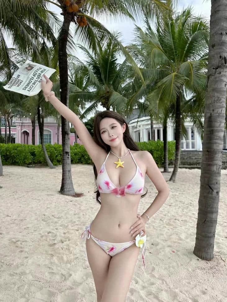 Gái xinh đi biển diện bikini khỏe khoắn tràn đầy năng lượng
