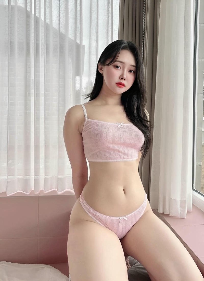 Gái xinh mặc bikini nhỏ góc chụp tinh tế