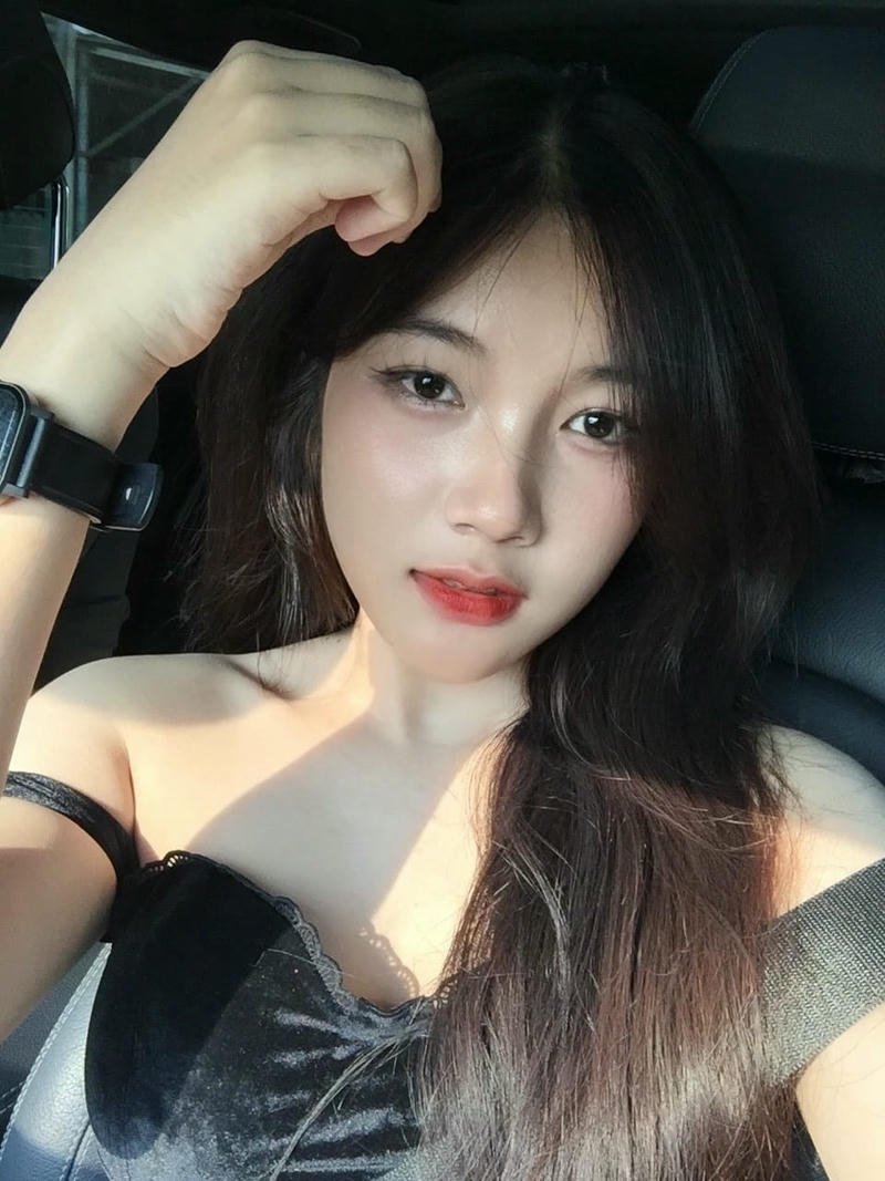 Gái xinh việt nam gương mặt tươi sáng hài hòa