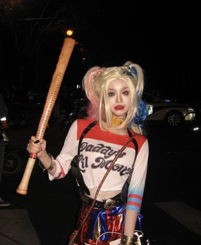 Harley quinn cosplay trang phục ấn tượng nổi bật