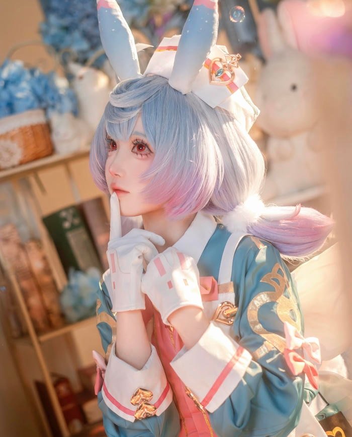 Hình ảnh cosplay anime nữ phong cách kawaii với trang phục xinh