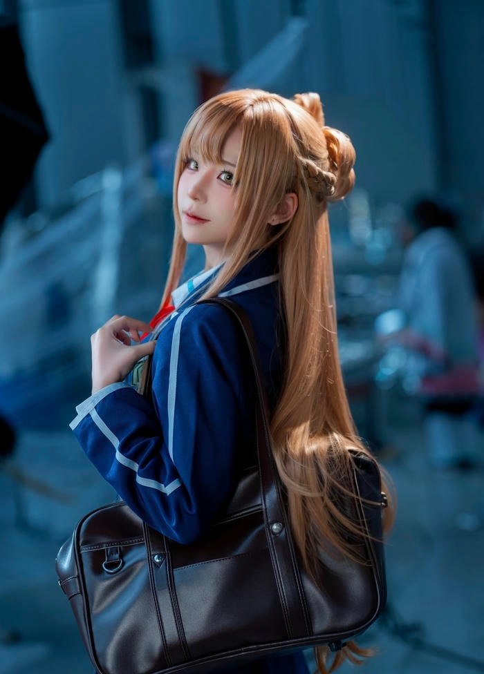 Hình ảnh cosplay anime nữ tạo hình sinh động với biểu cảm