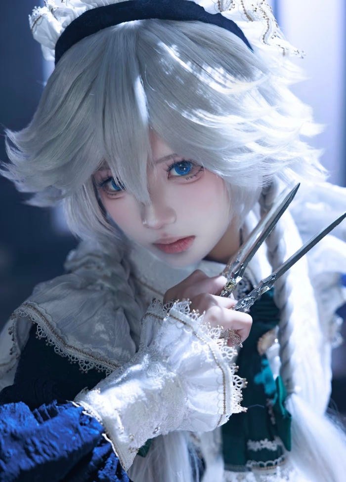 Hình ảnh cosplay anime nữ trang điểm nhẹ với trang phục đẹp