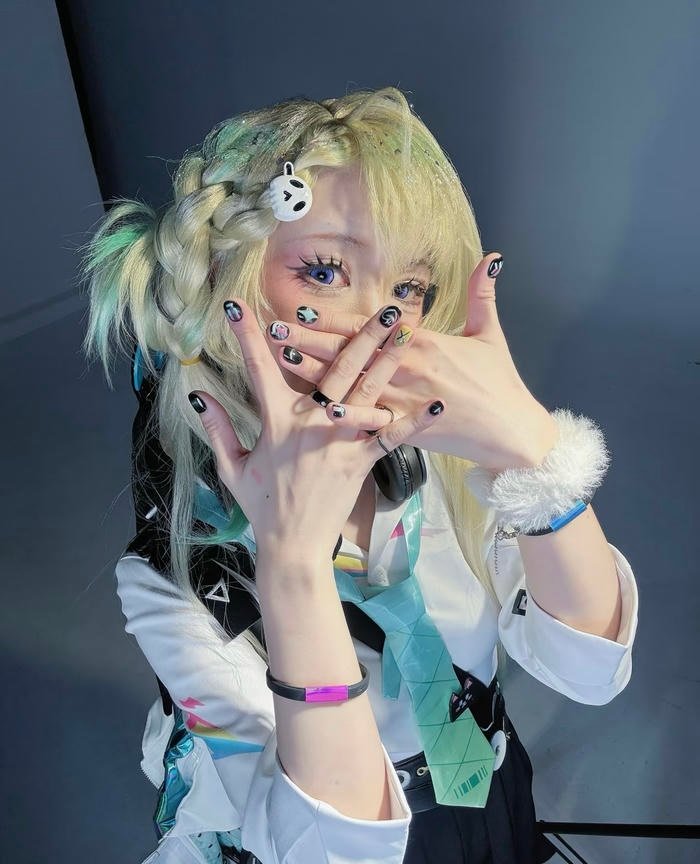 Hình ảnh gái xinh cosplay thể hiện hình ảnh nhân vật anime