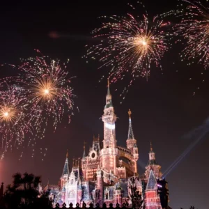 Hinh-avatar-Disney-lau-dai-ruc-ro-trong-dem-phao-hoa