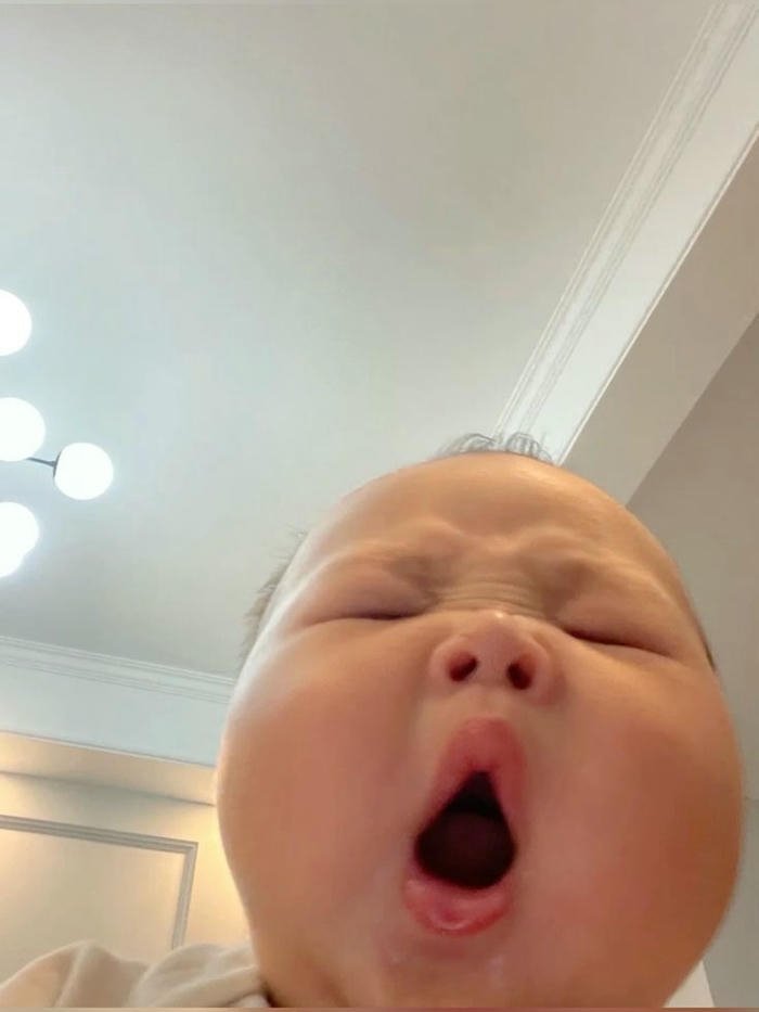 Hình avatar em bé hài hồn nhiên