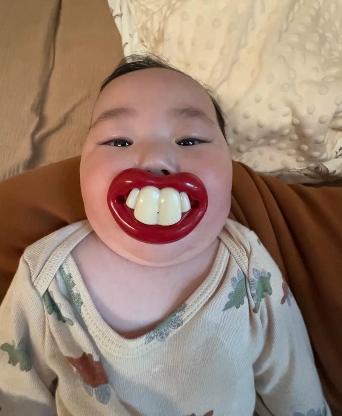 Hình avatar em bé hài sinh động