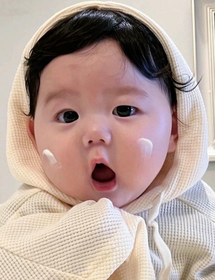 Hình avatar em bé hài vui vẻ