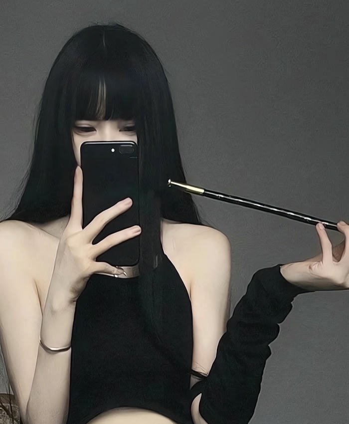 Hình avatar nữ nền nã thanh thoát