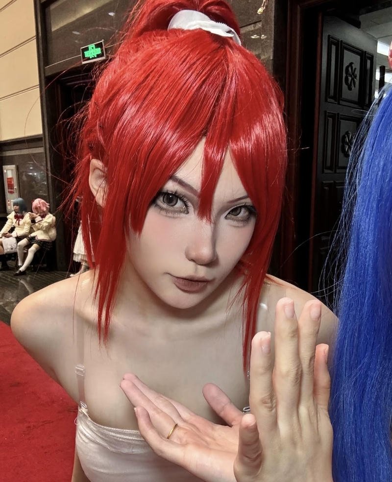 Hình cosplay Erza mang phong cách chiến binh mạnh mẽ