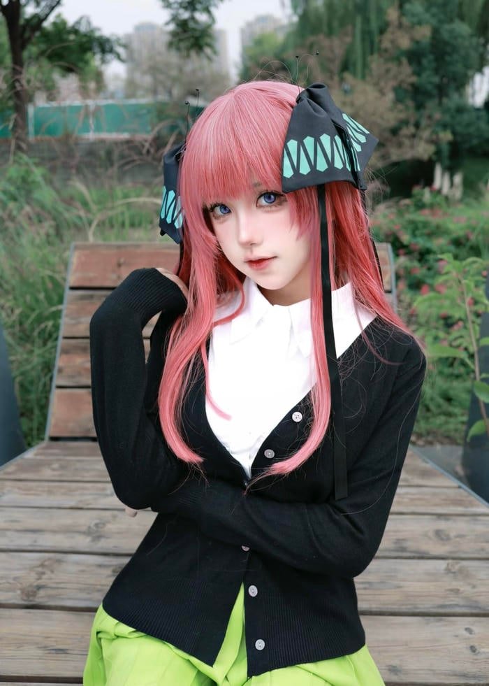 Hình cosplay anime nữ tạo dáng duyên dáng với trang phục đẹp
