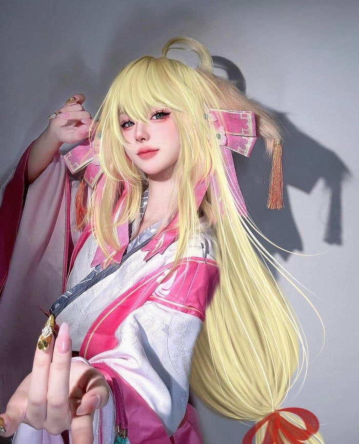 Hình cosplay anime nữ tạo dáng nhí nhảnh với bộ đồ đẹp