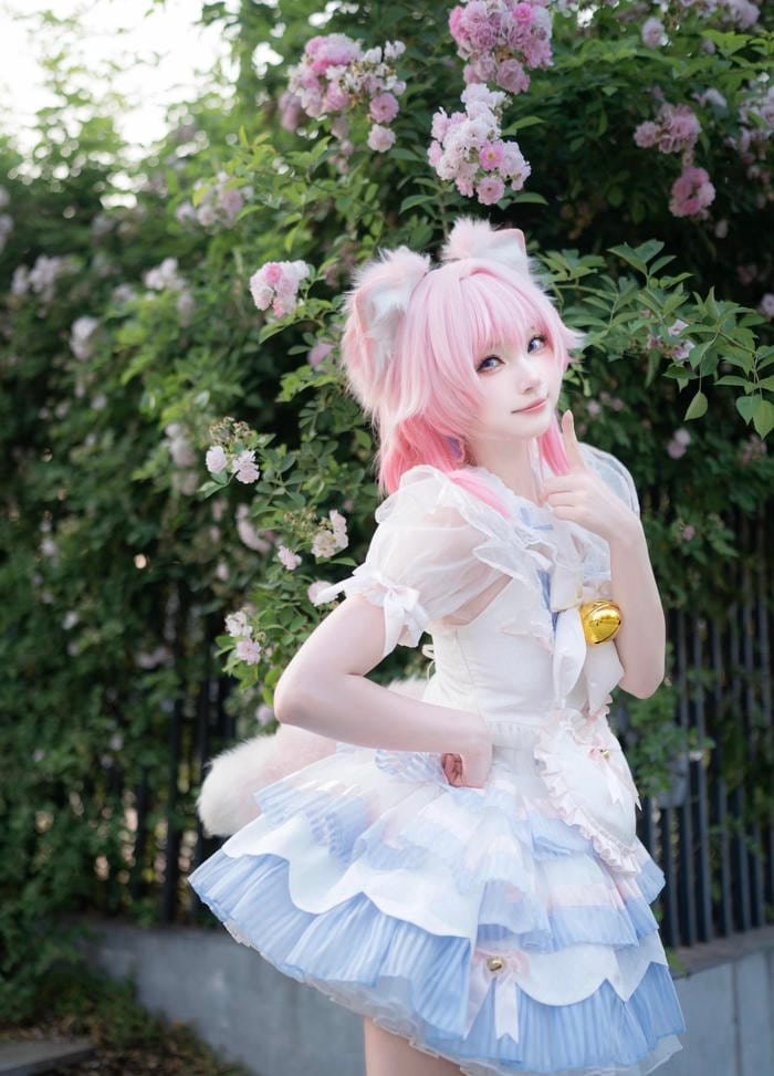 Hình cosplay cute tạo hình trẻ trung với biểu cảm tươi sáng