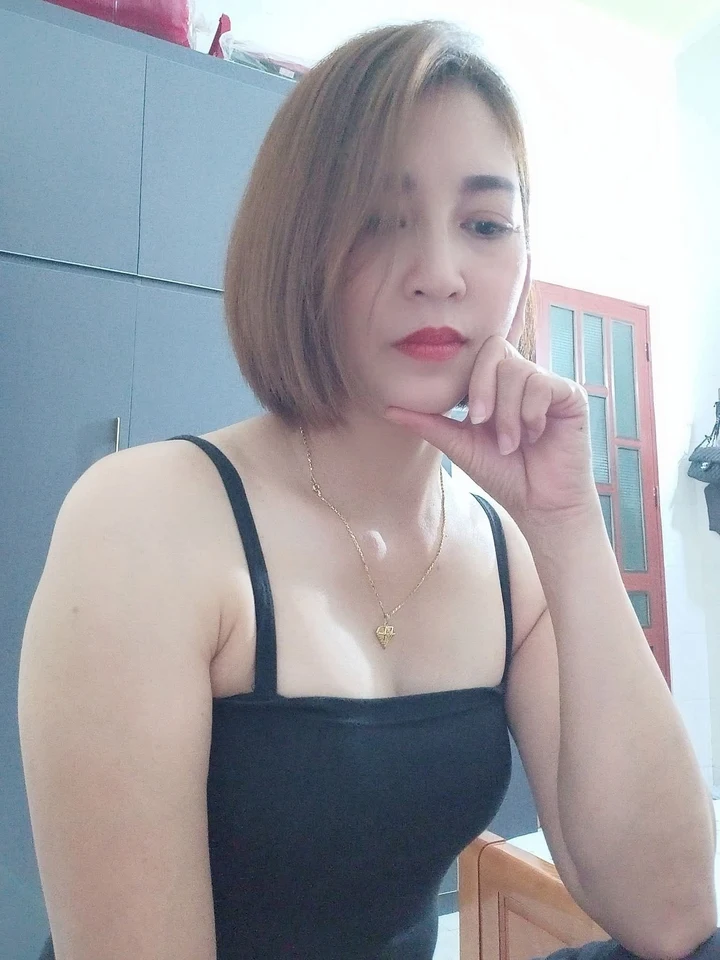 Hình sex MBBG trắng trẻo đầy đặn gợi tình
