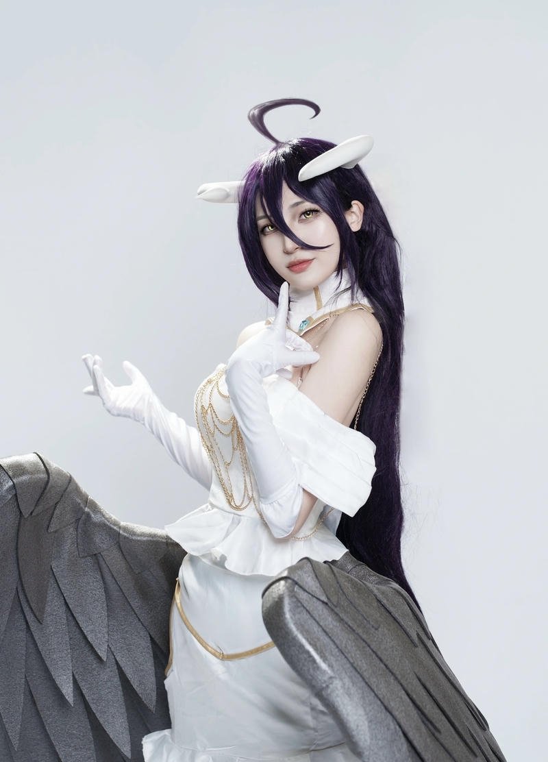 Hóa thân Albedo cùng đôi sừng cong đặc trưng