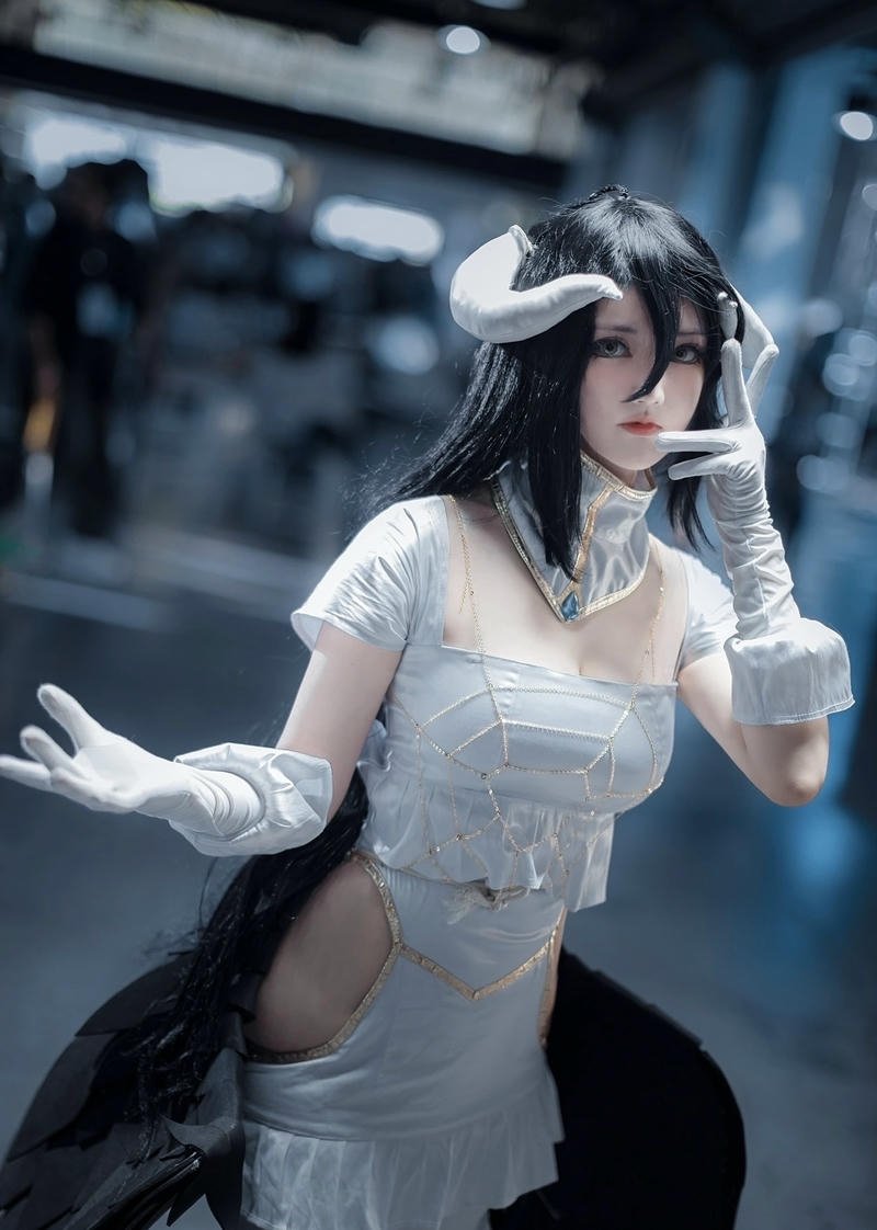 Hóa thân Albedo với chi tiết trang phục tinh xảo