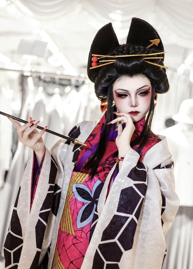 Hóa thân Daki với trang phục kimono cầu kỳ