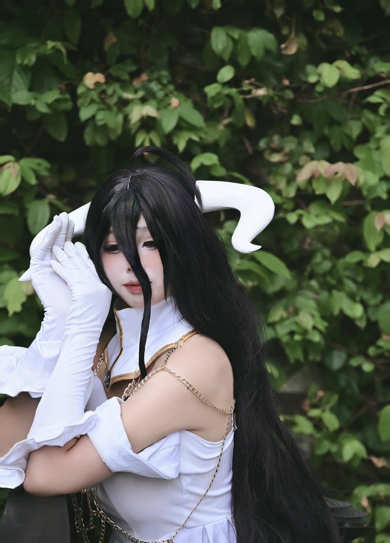 Người mẫu trong tạo hình Albedo từ anime Overlord