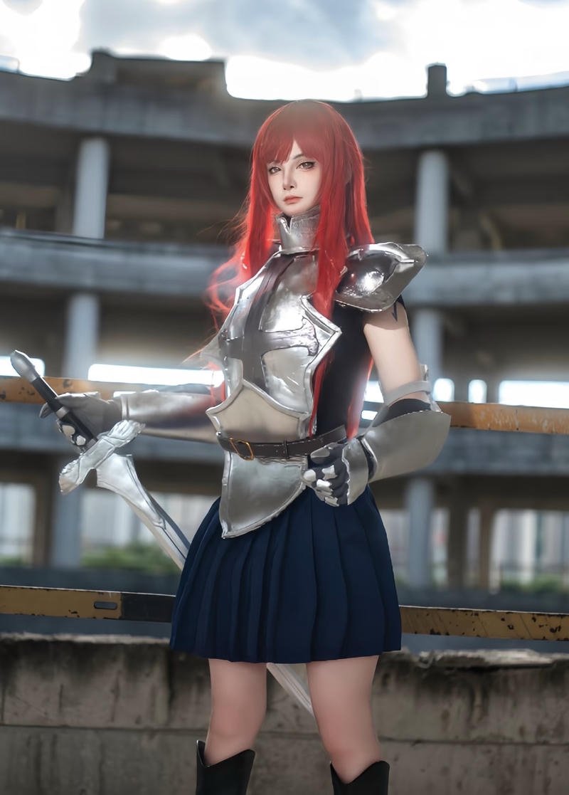Nhân vật Erza cosplay với thần thái mạnh mẽ