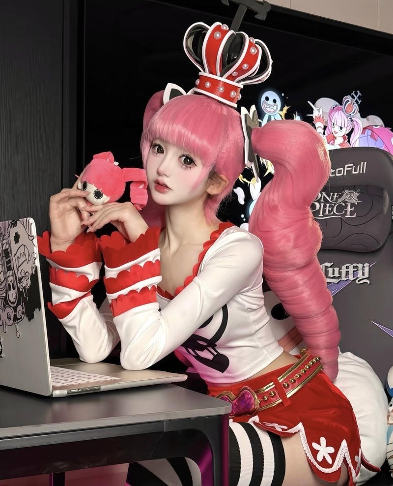 Nhân vật One Piece được tái hiện qua bộ đồ cosplay