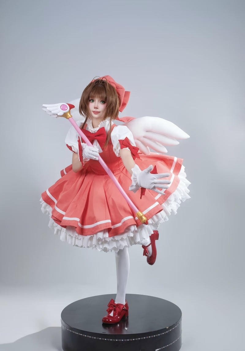 Nhân vật Sakura cosplay với phong cách đáng yêu