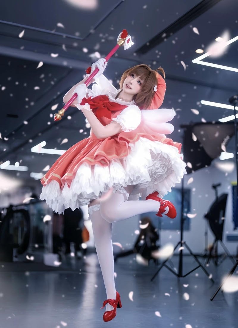 Nhân vật Sakura cosplay với phong cách nữ tính