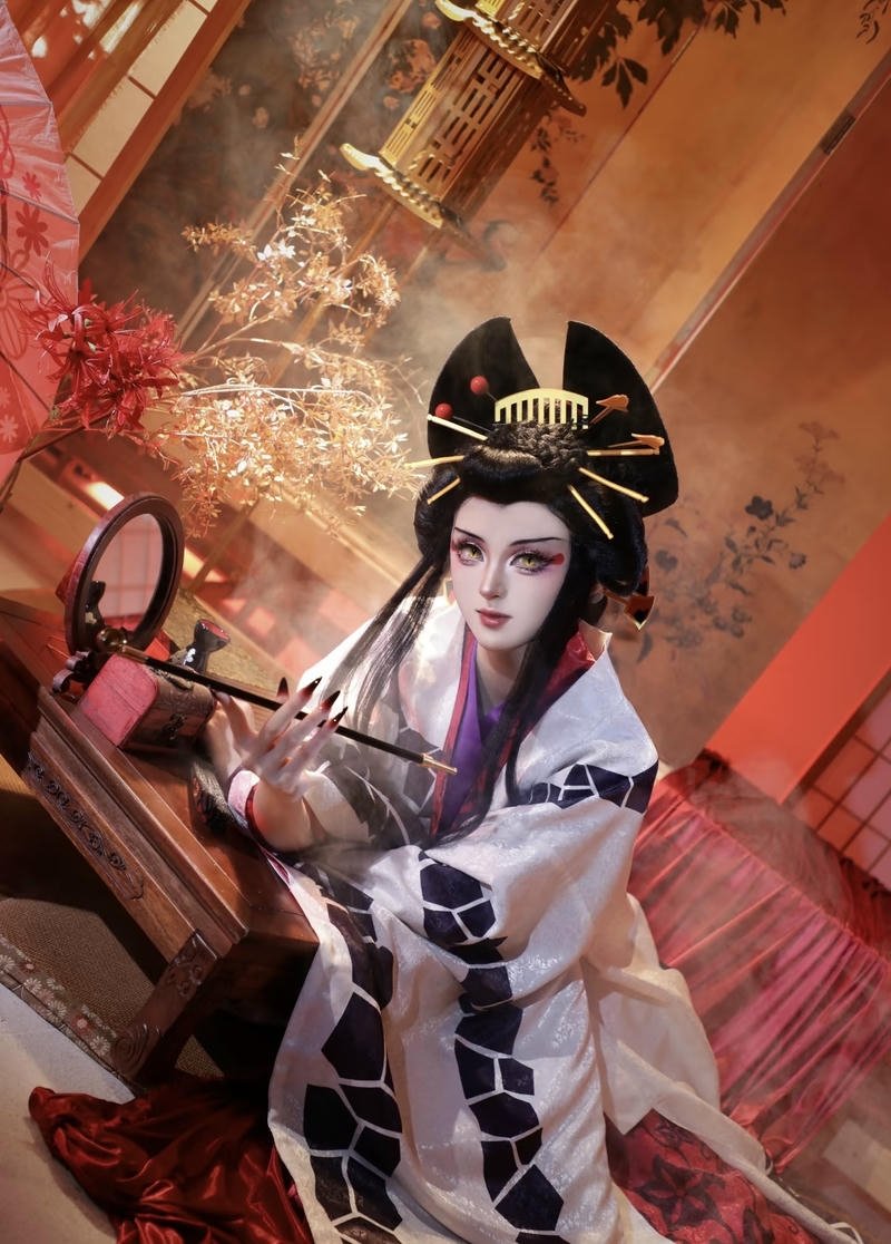 Nữ cosplayer hóa thân Daki với ánh nhìn đầy mê hoặc