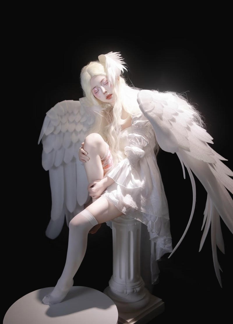 Nụ cười dịu dàng mang vẻ đẹp thiên thần huyền ảo