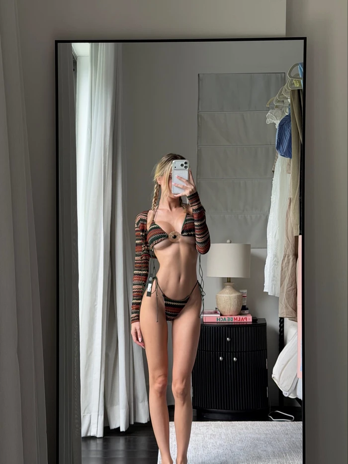 Nữ thần nude Mỹ sexy đầy sức sống gợi tình