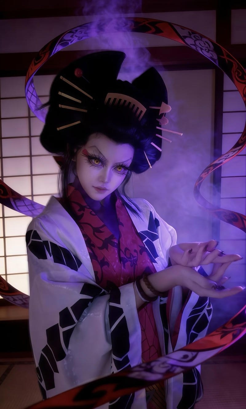 Tạo hình Daki Demon Slayer với dải lụa quỷ uốn lượn