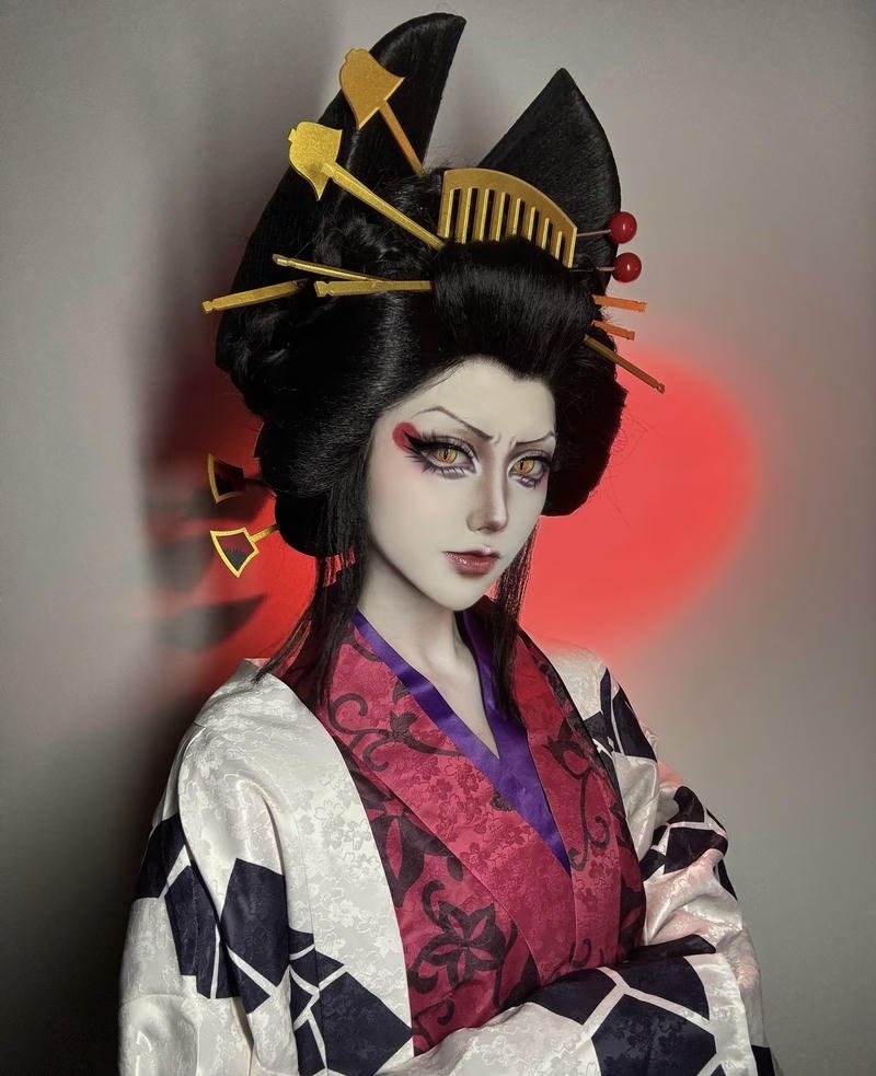 Tạo hình Daki cosplay với biểu cảm kiêu ngạo cuốn hút